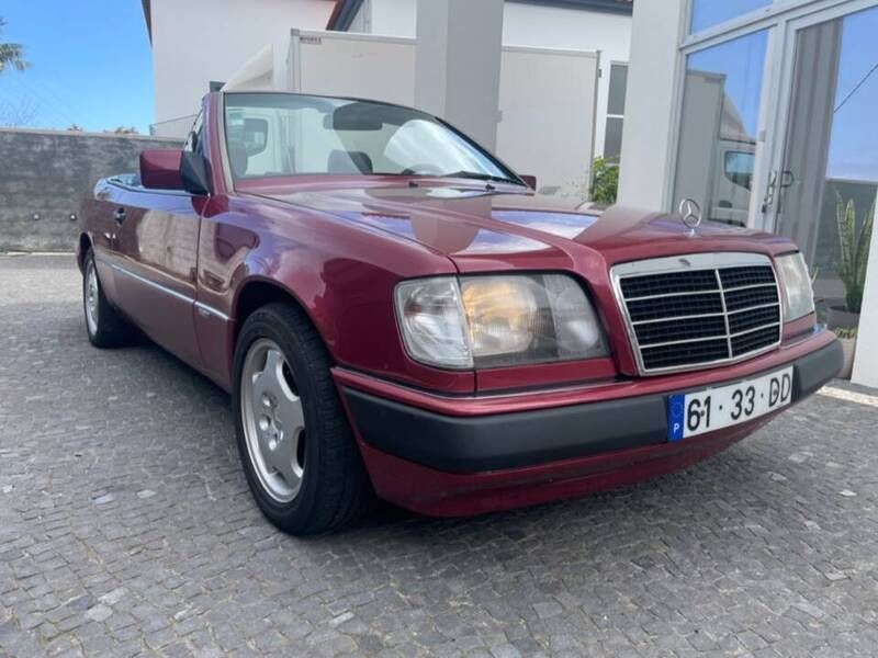 Rouge Utilisé 1994 Mercedes E200 Cabriolet | 11 100 € - Image 1/4