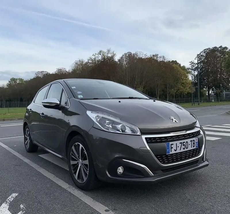 Utilisé 2018 Peugeot 208 Allure Citadine | 7 400 € (Prix juste) - Image 1/4