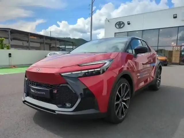 Rouge intense métallisé biton+ Utilisé 2025 Toyota C-HR Sport SUV | 42 890 € - Image 1/4