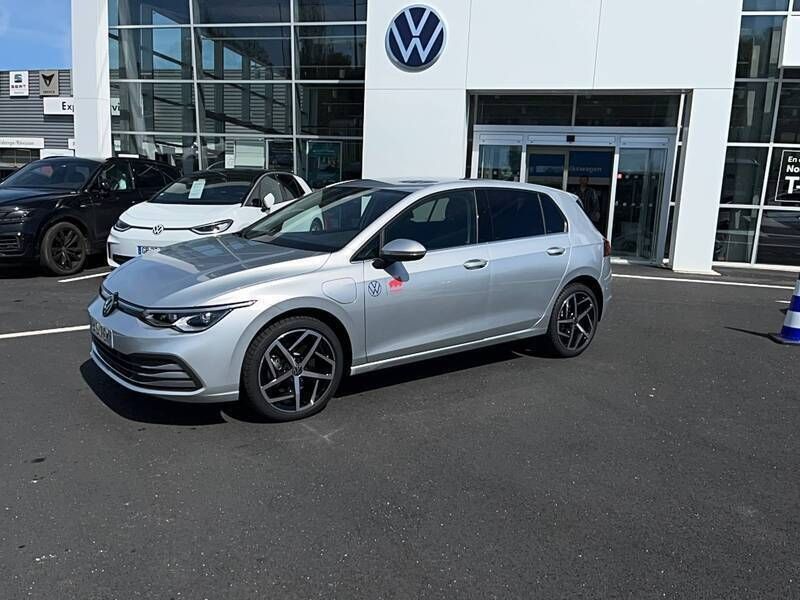 Reflet d'argent Utilisé 2024 VW Golf VIII Style Berline | 44 500 € - Image 1/3