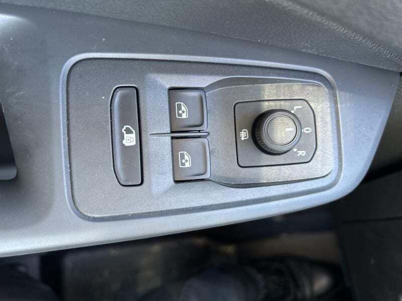 Image 2/4