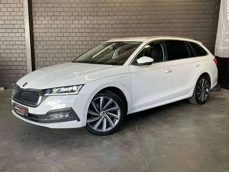Blanc Utilisé 2022 Skoda Octavia Style Break | 27 682 € (Prix juste) - Image 1/4