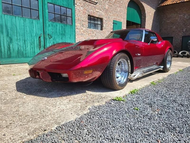Rouge Utilisé 1975 Chevrolet Corvette Stingray Coupé | 39 999 € - Image 1/4
