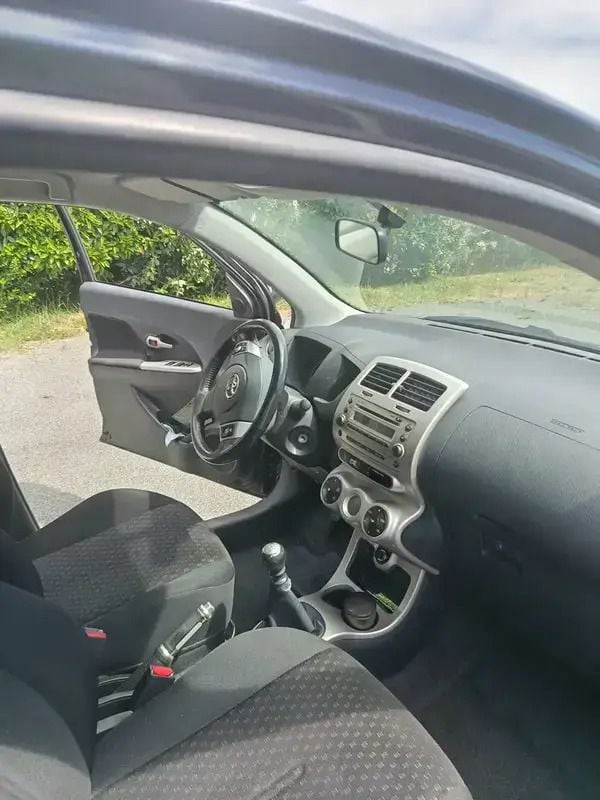 Image 2/4