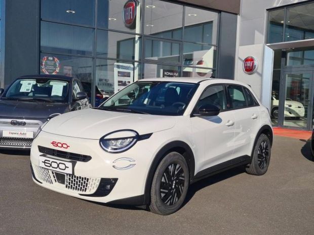 Utilisé 2024 Fiat 600E Red | 27 980 € (Prix juste) - Image 1/4