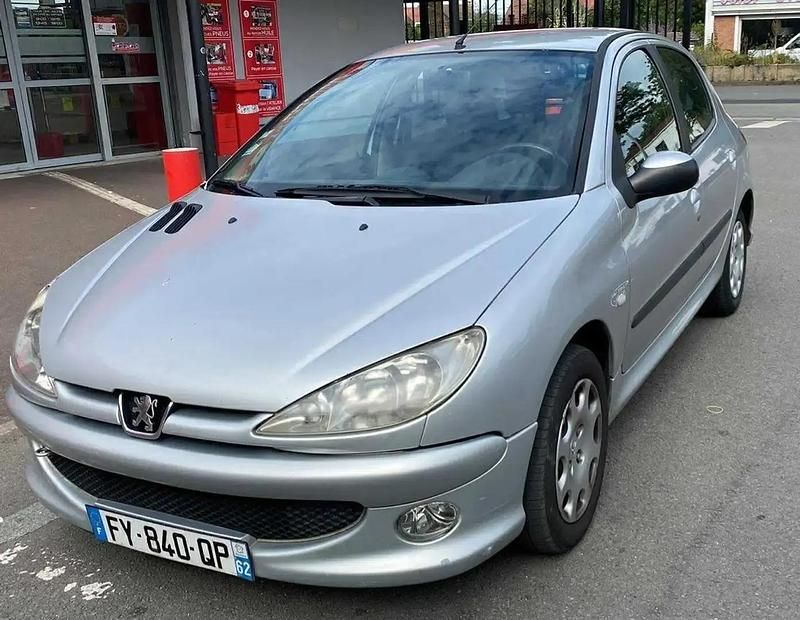 Gris Utilisé 2004 Peugeot 206 Berline | 2 800 € (Prix juste) - Image 1/4