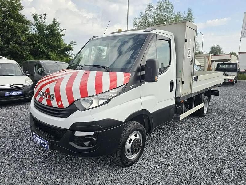 Blanc Utilisé 2017 Iveco Daily SUV | 18 990 € (Prix juste) - Image 1/4