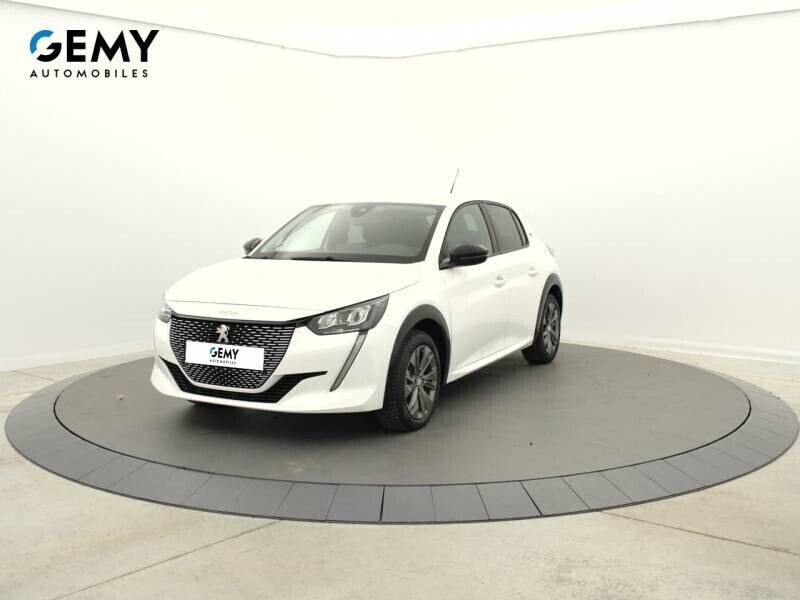Blanc Utilisé 2023 Peugeot e-208 Allure Citadine | 16 990 € (Bon prix) - Image 1/4