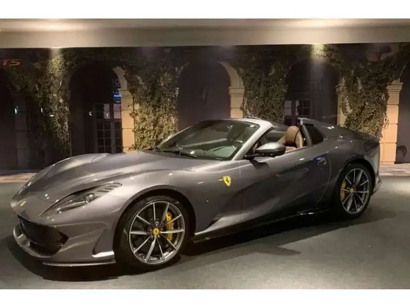 Gris Utilisé 2023 Ferrari 812 Cabriolet | 439 990 € - Image 1/4