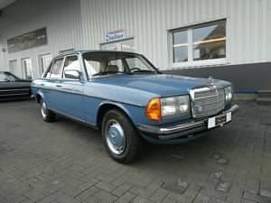 Bleu Occasion 1983 Mercedes 200 Berline | 14 900 € - Image 1/4