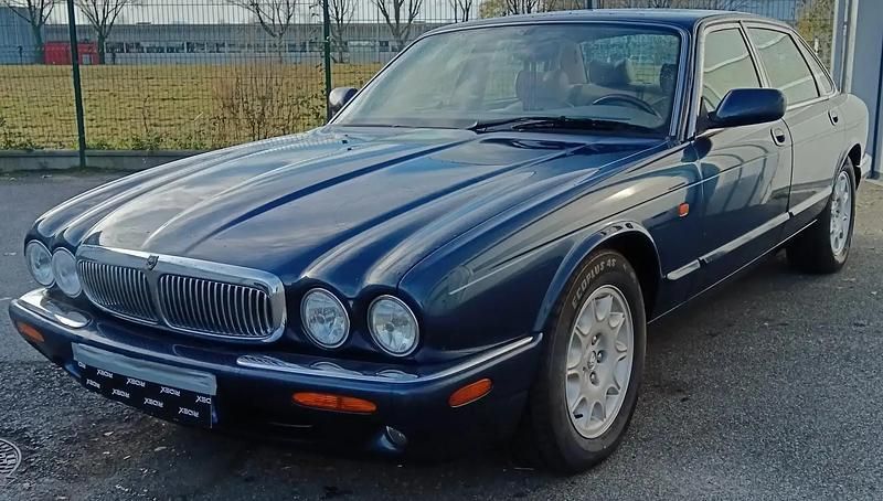 Occasion Jaguar XJ8 Sovereign 243 ch (178 kW) 1998 Bleu Berline