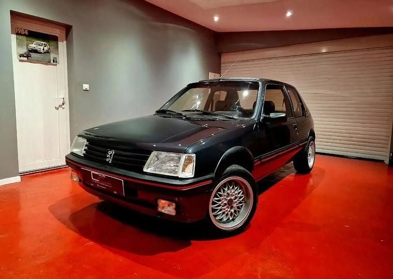Gris Occasion 1992 Peugeot 205 GTi Berline | 29 900 € - Image 1/4