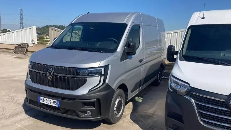 Gris Utilisé 2024 Renault Master Van | 54 360 € - Image 1/3