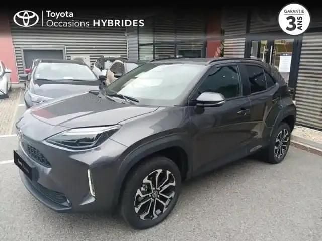 Gris Utilisé 2025 Toyota Yaris Hybrid Design SUV | 27 990 € (Prix assez cher) - Image 1/4