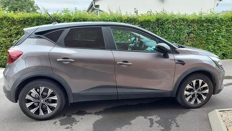 Gris Utilisé 2024 Renault Captur Evolution SUV | 21 900 € (Bon prix) - Image 1/4