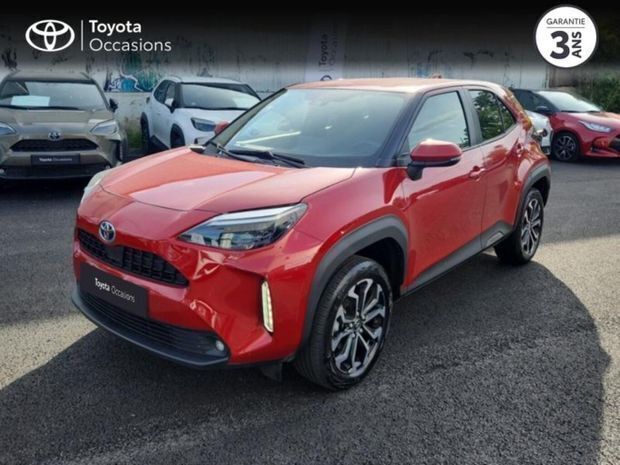 Rouge Utilisé 2022 Toyota Yaris Hybrid Design | 22 590 € (Prix juste) - Image 1/4