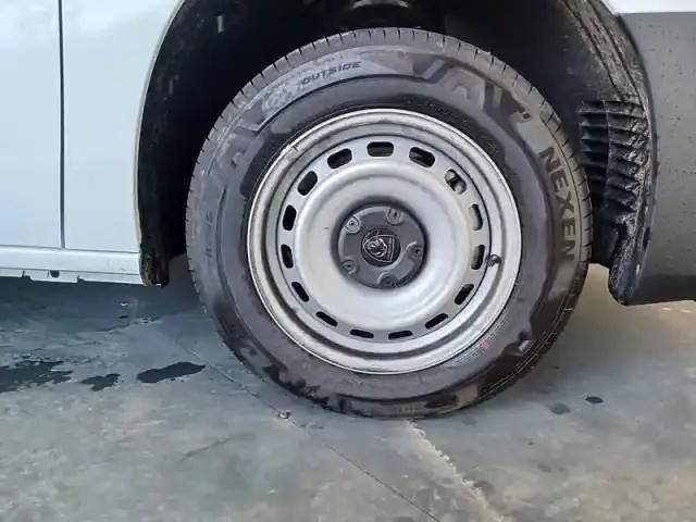 P. opaque blanc icy Utilisé 2025 Peugeot Partner S Van | 23 990 € - Image 1/4