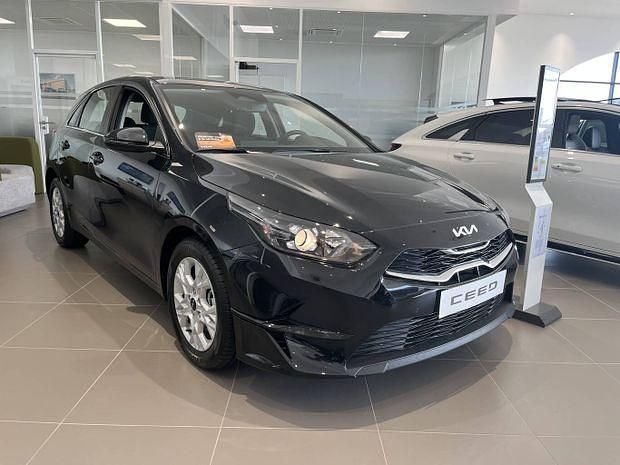 Noir Utilisé 2025 Kia Ceed Active | 25 490 € - Image 1/4