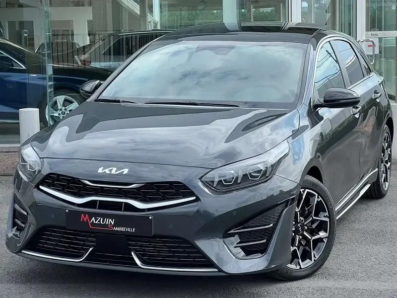 Gris Utilisé 2024 Kia Ceed GT-Line Berline | 29 990 € (Prix cher) - Image 1/4