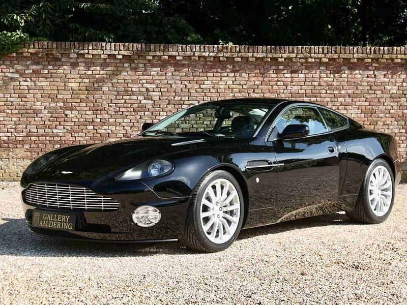 Noir Occasion 2002 Aston Martin Vanquish Coupé | 92 500 € - Image 1/4