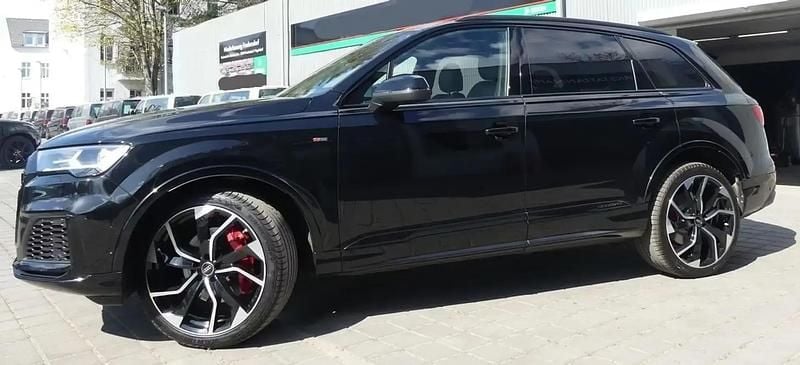 Noir Occasion 2022 Audi Q7 S-Line SUV | 63 900 € - Image 1/4