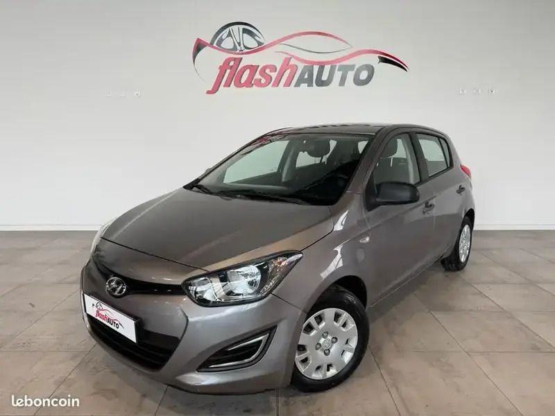 Gris Utilisé 2013 Hyundai i20 Berline | 4 900 € - Image 1/4