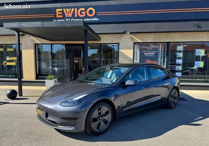 Gris Utilisé 2021 Tesla Model 3 Standard Range Berline | 24 990 € (Prix assez cher) - Image 1/4