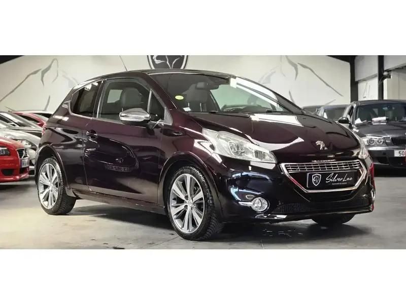 Rouge Utilisé 2013 Peugeot 208 Citadine | 9 990 € (Prix cher) - Image 1/4