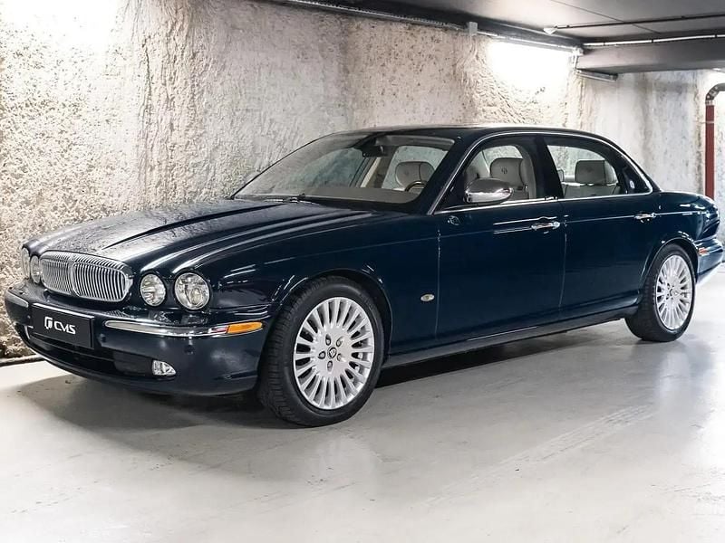 Bleu Occasion 2005 Daimler Super Eight Berline | 29 900 € - Image 1/4