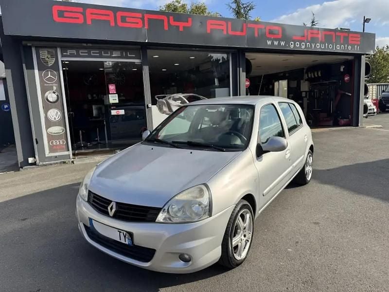 Gris Utilisé 2010 Renault Clio II Dynamique Berline | 3 990 € (Bon prix) - Image 1/4