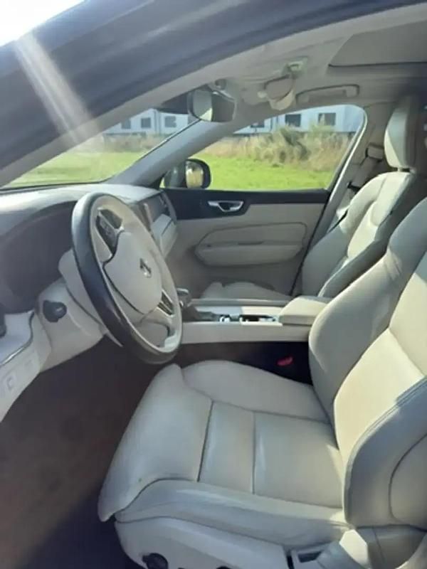 Bronze Utilisé 2020 Volvo XC60 SUV | 28 000 € (Super prix) - Image 1/4