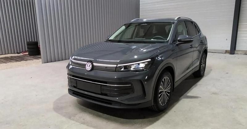 Gris Nouvelle 2025 VW Tiguan Life SUV | 38 990 € (Super prix) - Image 1/4