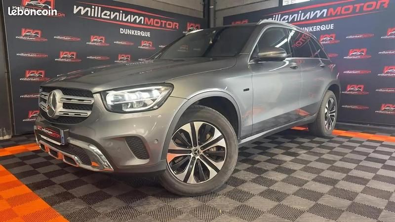 Gris Utilisé 2020 Mercedes GLC300e Business SUV | 35 490 € (Prix juste) - Image 1/4