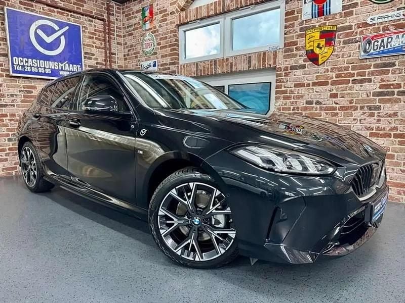 Noir Utilisé 2025 BMW 118 M Sport Citadine | 36 892 € (Prix juste) - Image 1/4