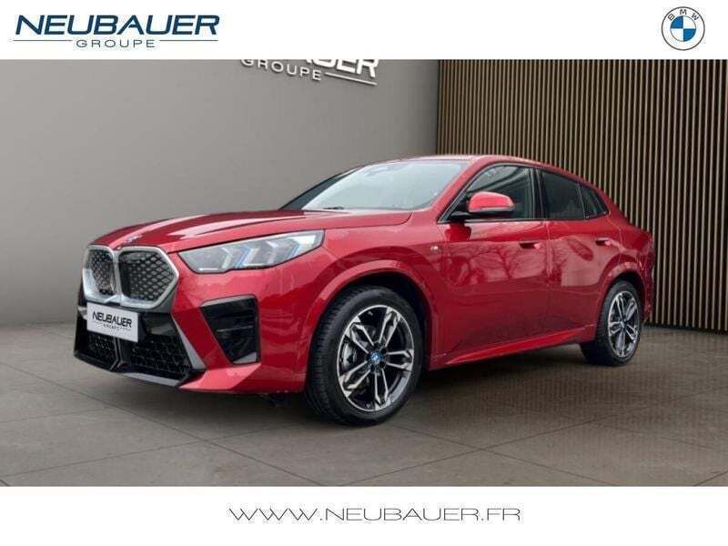 Fire red métallisé Utilisé 2024 BMW iX2 M Sport SUV | 44 990 € (Prix juste) - Image 1/4