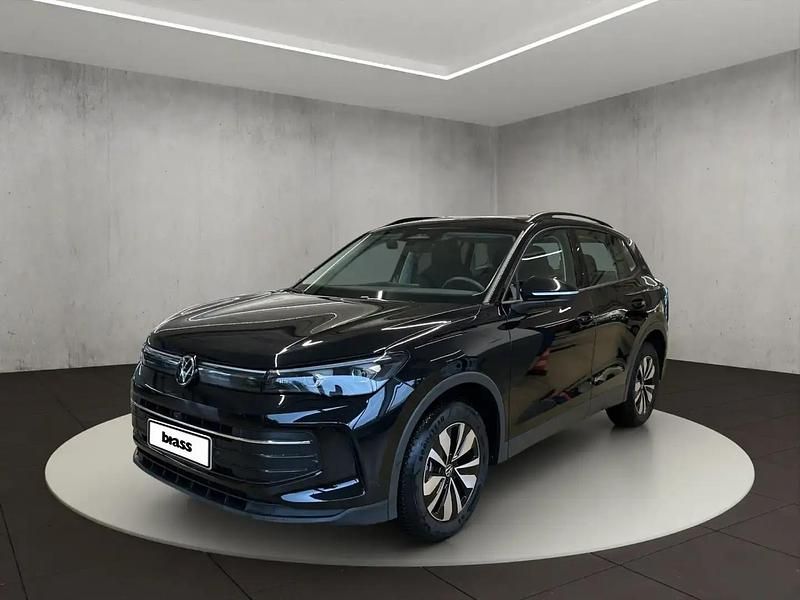Noir Utilisé 2024 VW Tiguan Goal SUV | 38 450 € (Prix juste) - Image 1/4