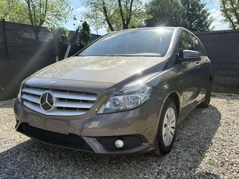 Brun Utilisé 2012 Mercedes B180 Monospace | 6 490 € - Image 1/4