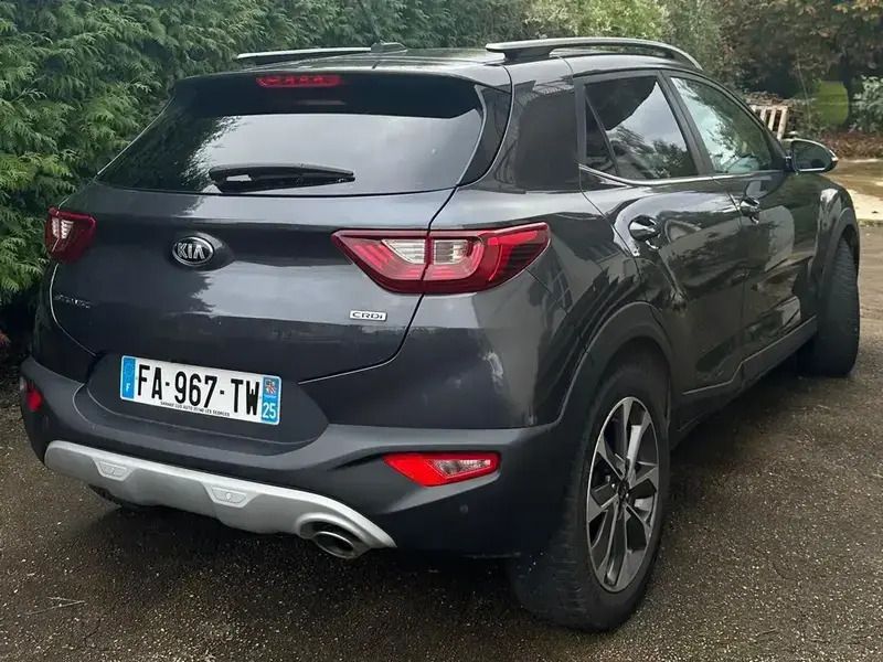 Gris Utilisé 2018 Kia Stonic Launch Edition SUV | 14 500 € (Prix juste) - Image 1/4