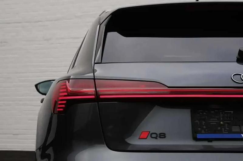 Occasion Audi Q8 e-tron S-Line 300 kW (408 ch) 2023 Gris SUV