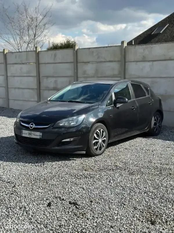 Noir Utilisé 2014 Opel Astra Citadine | 4 490 € - Image 1/4