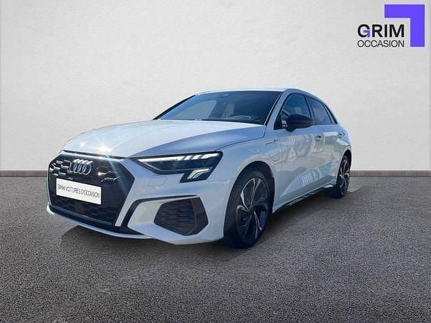 Blanc Utilisé 2022 Audi A3 e-tron Competition Citadine | 29 151 € (Bon prix) - Image 1/4