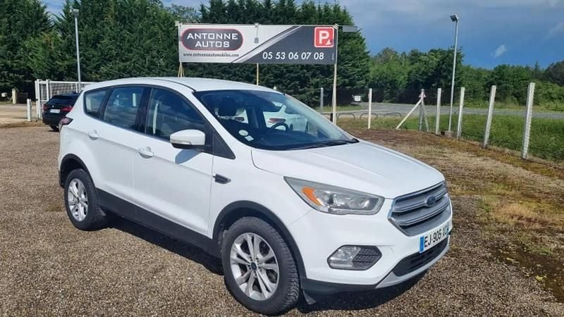 Blanc Utilisé 2017 Ford Kuga Titanium SUV | 13 490 € (Prix juste) - Image 1/4