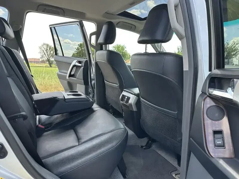 Image 2/4