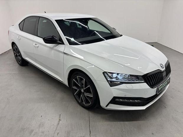 Blanc Utilisé 2023 Skoda Superb SportLine | 30 990 € (Prix juste) - Image 1/4