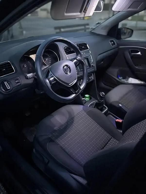 Utilisé 2015 VW Polo Edition Berline | 6 800 € (Super prix) - Image 1/4
