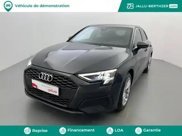 Gris manhattan métallisé Occasion 2024 Audi A3 Business Berline | 35 990 € - Image 1/4