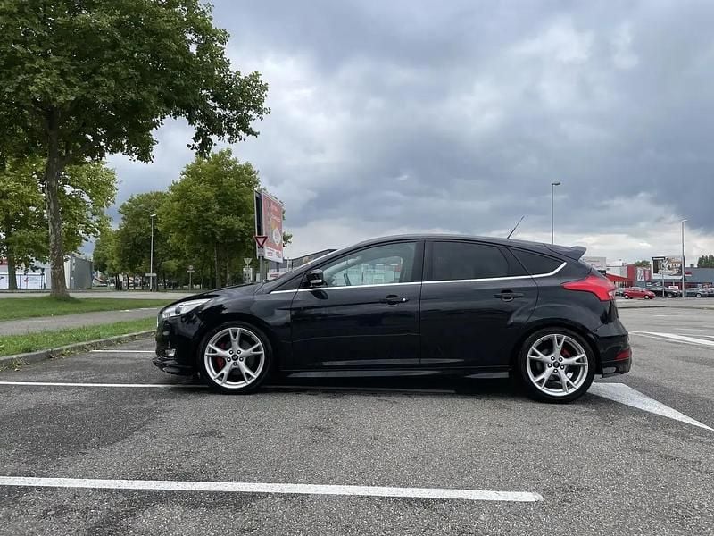 Noir Occasion 2015 Ford Focus S Berline | 7 900 € - Image 1/4