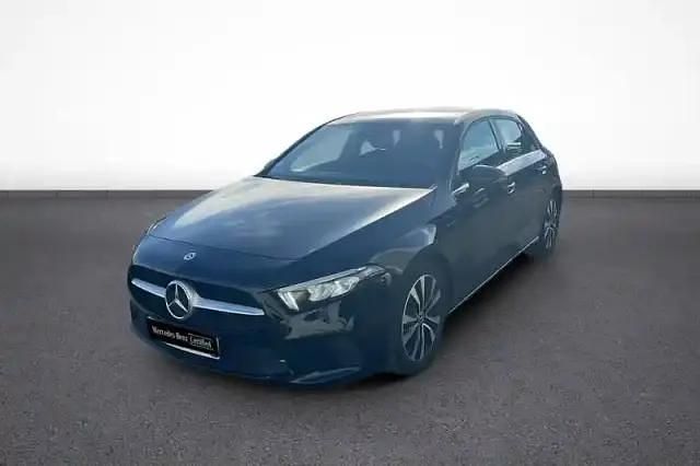 Noir cosmos métallisé Occasion 2022 Mercedes A180 Berline | 23 990 € (Bon prix) - Image 1/4