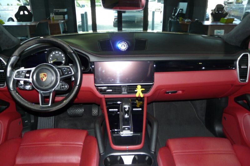 Utilisé 2020 Porsche Cayenne SUV | 83 990 € - Image 1/4