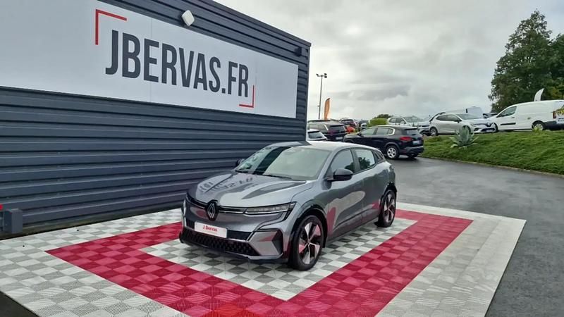 Utilisé 2022 Renault Mégane Equilibre Berline | 22 990 € (Prix juste) - Image 1/4